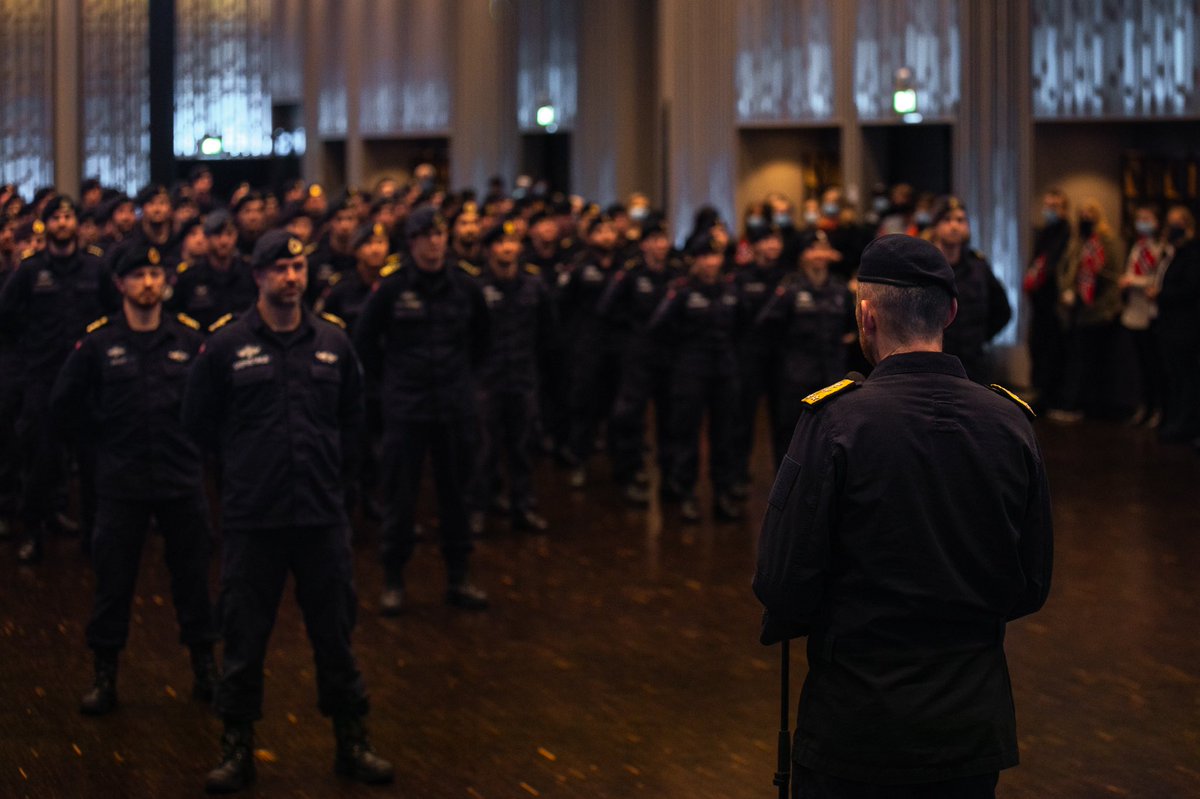 Sjoforsvaret's tweet photo. I går kveld returnerte KK Ruben Grepne-Takle og hans besetning hjem til Norge etter over fem måneder om bord på KNM Fridtjof Nansen. #CSG8

– Jeg er stolt over innsatsen og unner besetningen og familiene en god hvileperiode, avslutter sjef for 1. Fregattskvadron, KOM Frode Røte. https://t.co/IwuxEUKMZ8