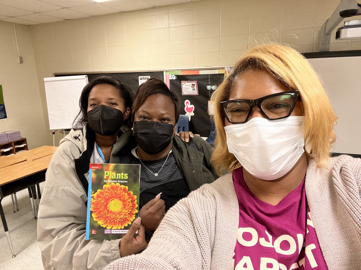 PhyallGem's tweet photo. The magic is really in the planning. It’s always a great day when I get to help support science instruction with ⁦@TerayeLaw⁩  #collaboration #ncssbethebest ⁦@MHEducation⁩ ⁦@McGrawHillK12⁩ ⁦@LVESCHOOL⁩ https://t.co/urfK9998MX