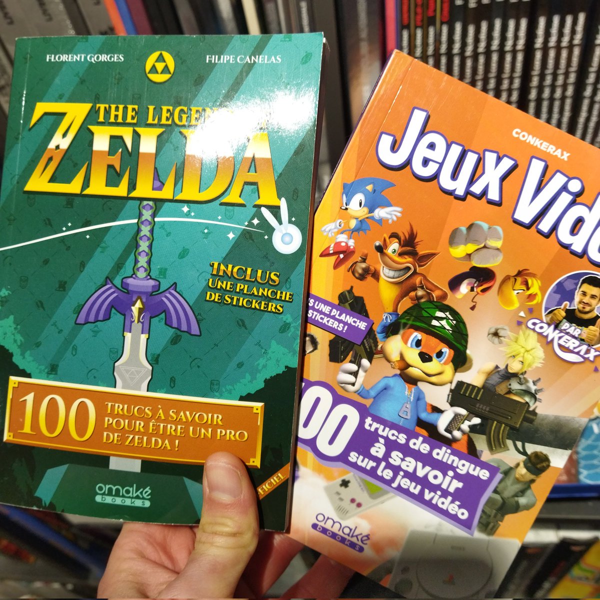 omakebooks's tweet photo. De passage à #LaRochelle on profite du weekend pour faire un tour chez les libraires locaux et wow il y a du choix !!

Notamment chez "mille sabords" très bien achalandé : #PresseStart, #StreetFighter swimsuit, les 100 trucs de @conkerax et sur Zelda, nos mangas &amp; autres titres ! https://t.co/ROwlQmjcBW