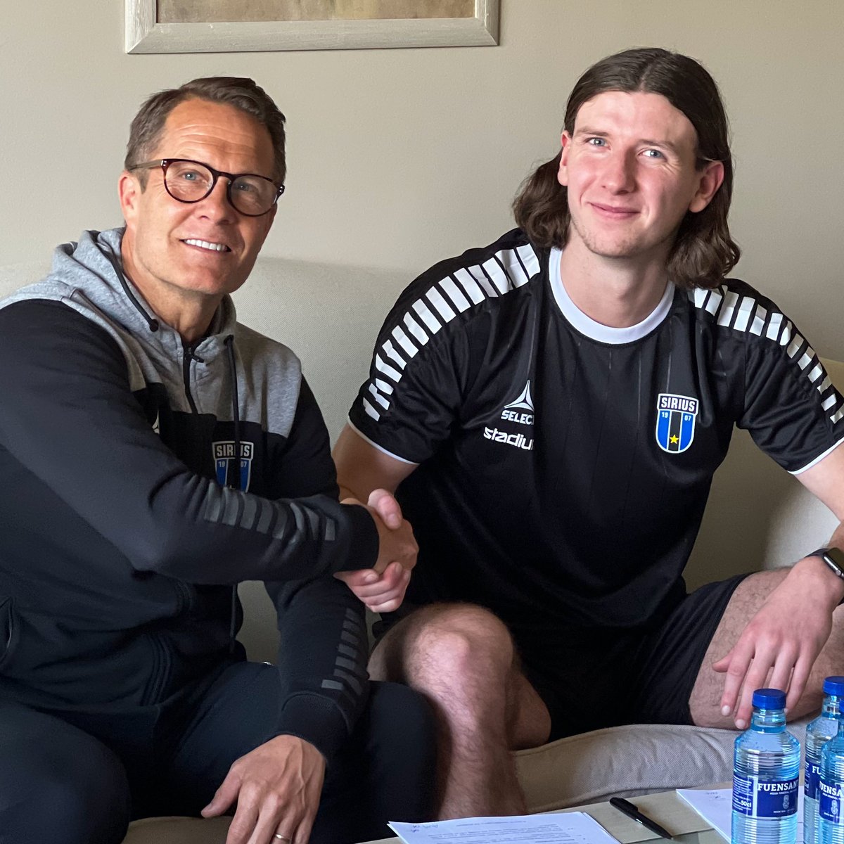 siriusfotboll's tweet image. Välkommen till Sirius, Andreas Murbeck! 🔵⚫

I senaste nyheten på siriusfotboll.se kommenterar sportchef Ola Andersson vårt senaste tillskott i truppen. 

En längre intervju med Andreas publiceras i våra kanaler senare i eftermiddag.
