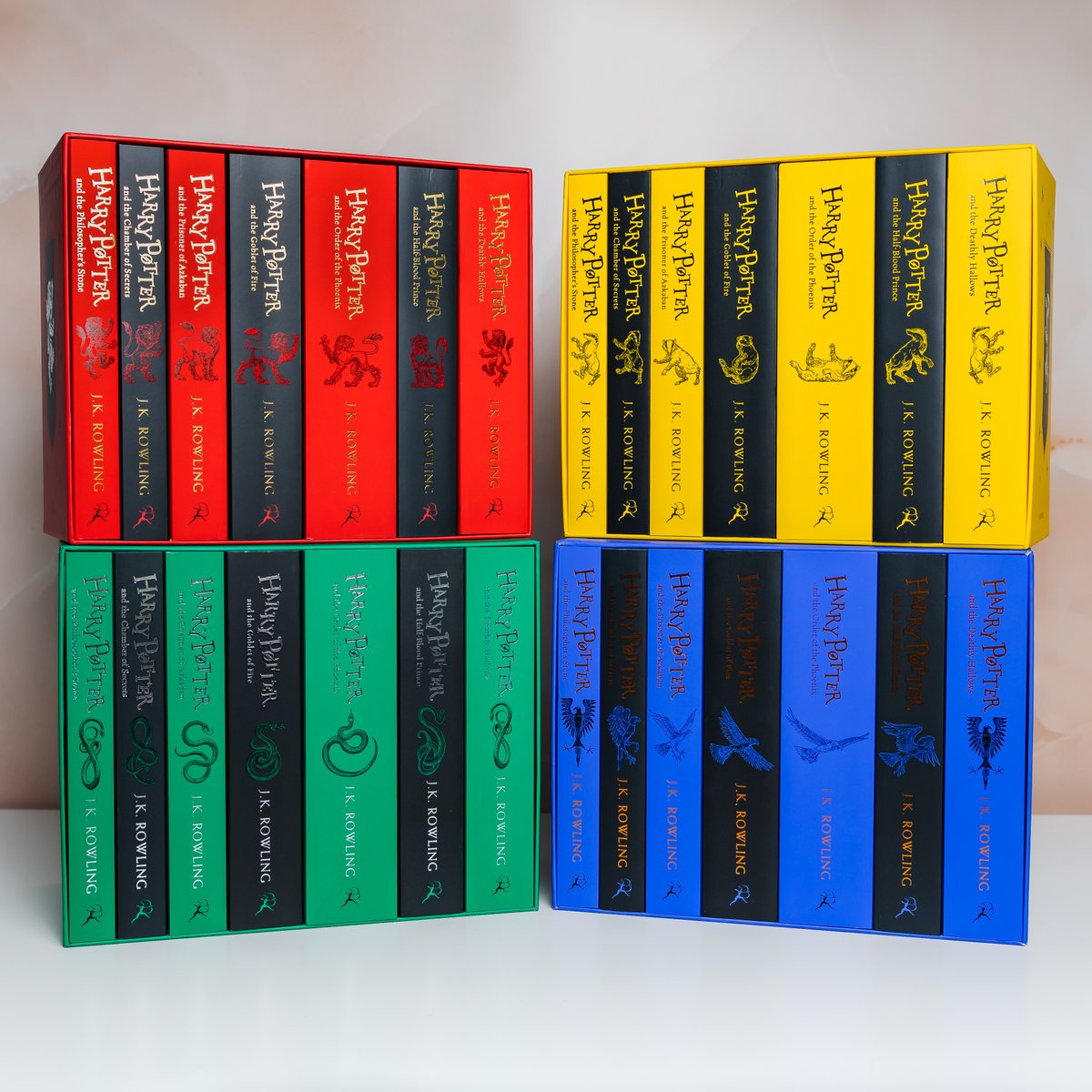 💫 GIVEAWAY💫

To keep the magic of #HarryPotterBookNight going, we're #givingaway 4 <a href="/KidsBloomsbury/">Bloomsbury Kids & YA UK</a> book sets - one for each house🤩

To enter...
👍 Like this post
🏰 Tell us your Harry Potter house
👋 Follow <a href="/twinklresources/">Twinkl Resources</a>

Check out our resources 👉 twinkl.co.uk/l/63ovm