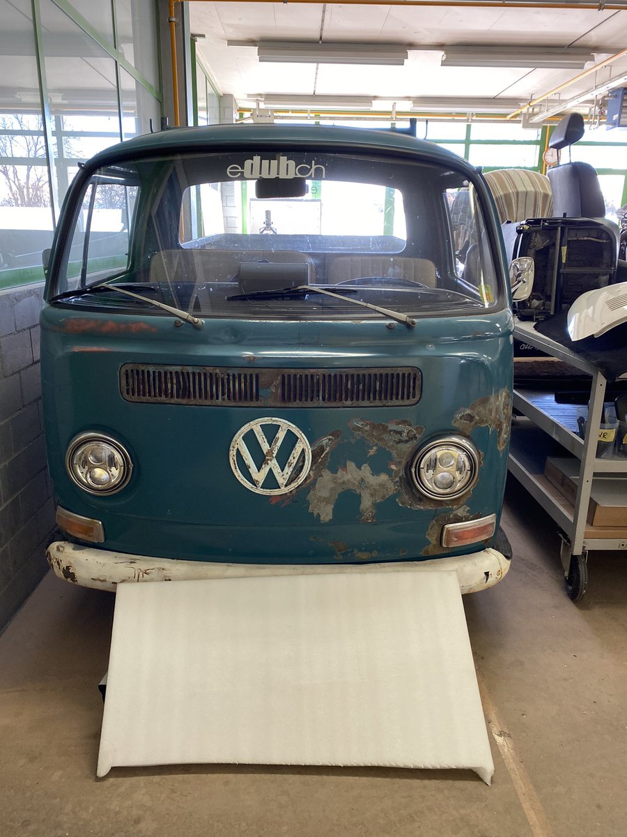 makiko_makikm's tweet photo. この車はもう電気化が終わってるそう。可愛いですねえ。オシャレですねえ。飾っておくんじゃなくて、実際に乗られるんですね。ご興味あったら是非ESOROまで😄
#電気化
#ESORO
#スイス https://t.co/lR75qkvbW0