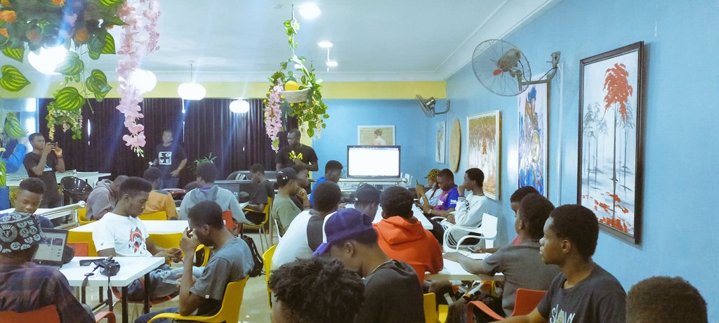 Idarahfrancis's tweet image. Base 3 tech conference 2022 live at veritas ✨
#BinaryHub
#Softdroom
#Github
#Algorand
#Kusuconsult
#Llinakriz