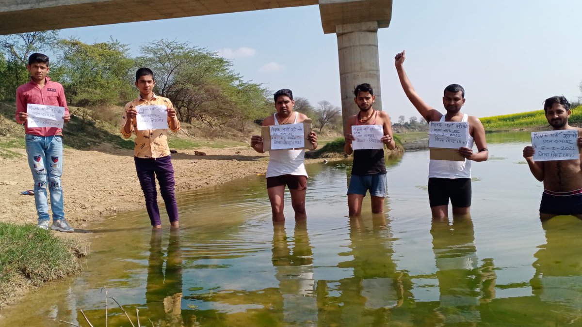 चयनित शिक्षकों ने पहले खून से पत्र लिखें, अब जल सत्याग्रह किया है.
इन्हें अपनी नियुक्ति के लिए और कितनी दुर्दशा देखनी होगी.बता दें?<a href="/ChouhanShivraj/">Shivraj Singh Chouhan</a> <a href="/Indersinghsjp/">इन्दरसिंह परमार</a> <a href="/MlaManpur/">Meena Singh</a>

 @CSS_MP @AmitGau68690265 <a href="/MPTET_TEACHER/">MPTET TEACHER</a> <a href="/MptetJ/">MPTETJoining</a> <a href="/NarendraSaluja/">Meet Narendra Saluja</a> <a href="/INCMP/">MP Congress</a> <a href="/BJP4MP/">BJP Madhya Pradesh</a> <a href="/7JqddEhYWBjS7rI/">छिंदवाड़ा चयनित शिक्षक संघ</a>