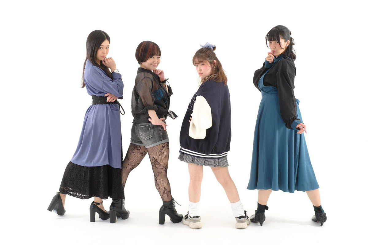 m2ia_4's tweet photo. 【ビジュアル解禁!】
装い新たにし、印象をがらりと変えたm2iaで撮影して頂きました!
赤と黒を基調にした衣装から青と黒を基調にした衣装に変え、より大人なイメージに。前回の悪役(ぽい)みーあからおとなみーあとなった我らの今後の活動にもご注目くださいませ🙇♂️
📸@mosty000 さん https://t.co/ZtFphxejI8