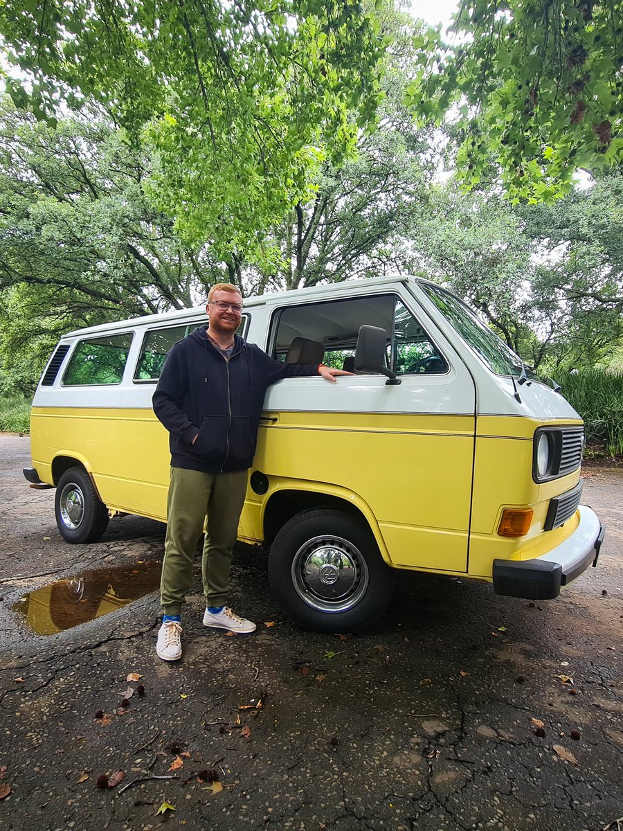 Today I bought my first car! A practical classic since the 80s, big enough for my family with furbabies, a long road trips icon, fun to drive and in a happy colour. 🤩🚍💛