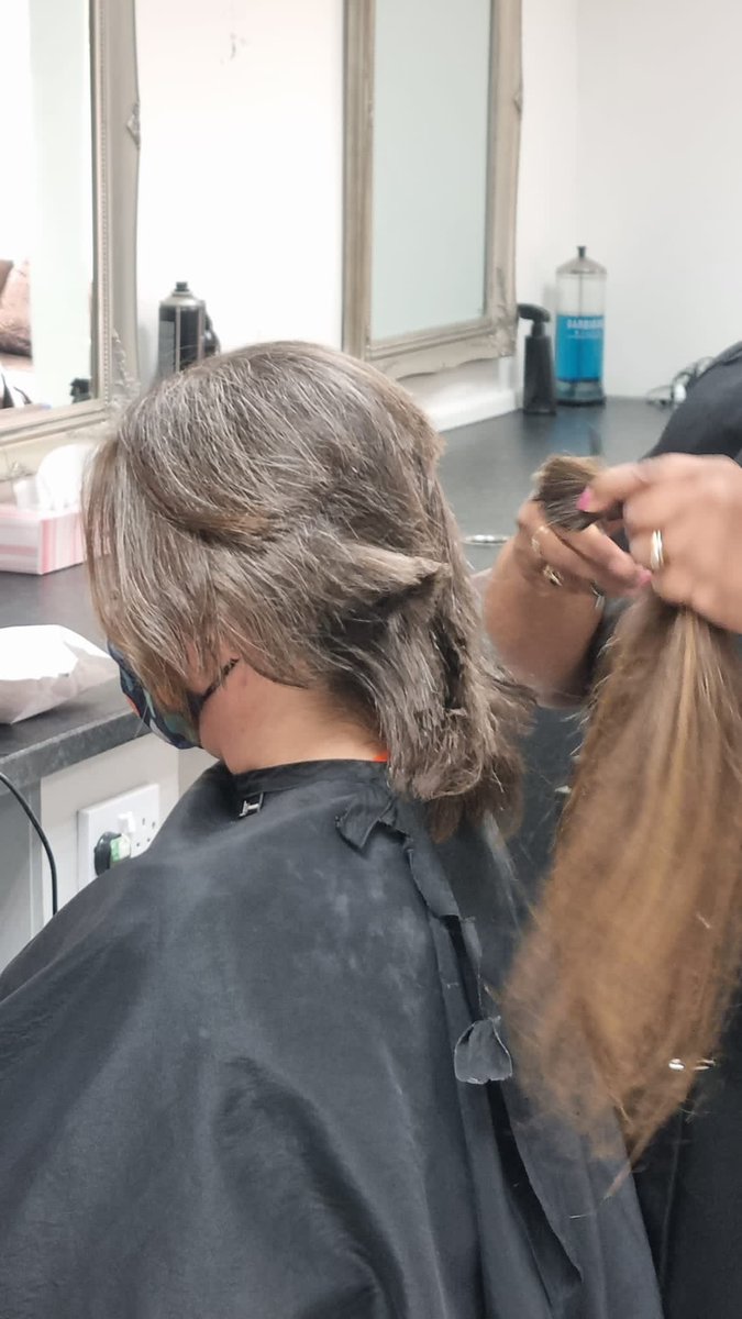 Tweeklet's tweet image. All done! #headshave @StCHospice 
Huge thanks to Joyce from #AnjelsHairAndBeauty who came in especially to do this

justgiving.com/fundraising/Ca…

Please share #RT and help me get that last little bit