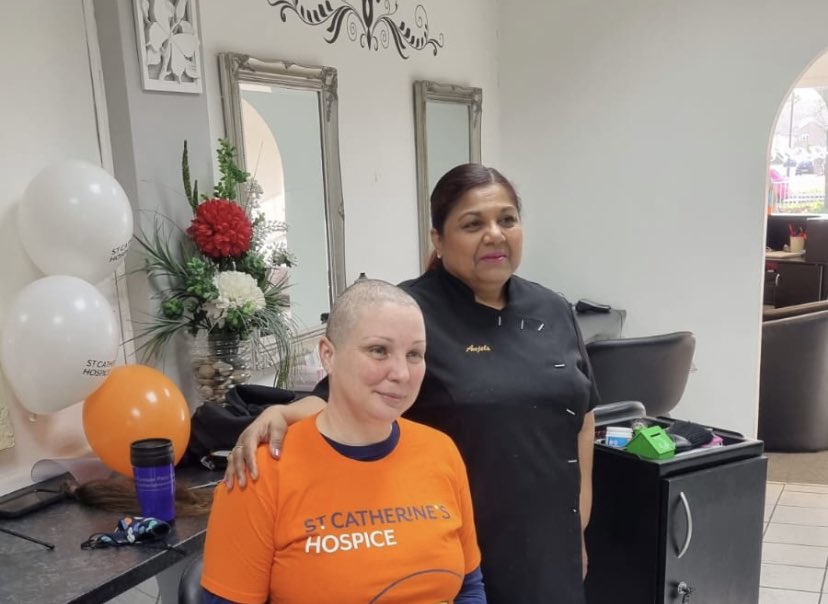 Tweeklet's tweet image. All done! #headshave @StCHospice 
Huge thanks to Joyce from #AnjelsHairAndBeauty who came in especially to do this

justgiving.com/fundraising/Ca…

Please share #RT and help me get that last little bit