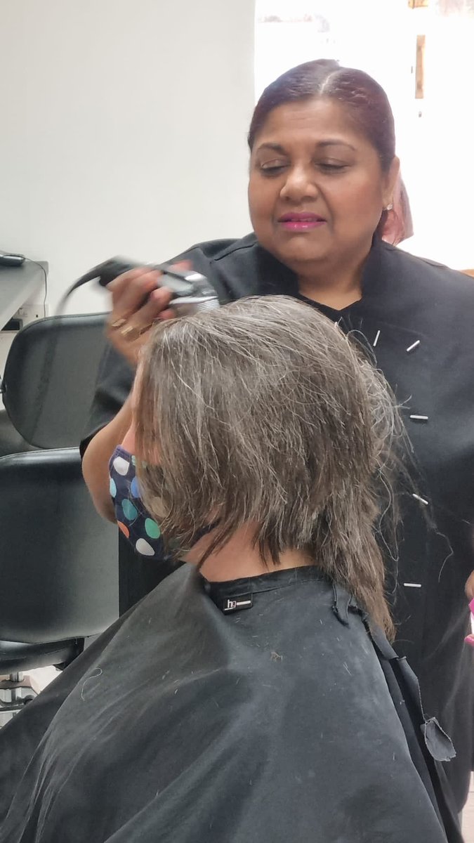 Tweeklet's tweet image. All done! #headshave @StCHospice 
Huge thanks to Joyce from #AnjelsHairAndBeauty who came in especially to do this

justgiving.com/fundraising/Ca…

Please share #RT and help me get that last little bit