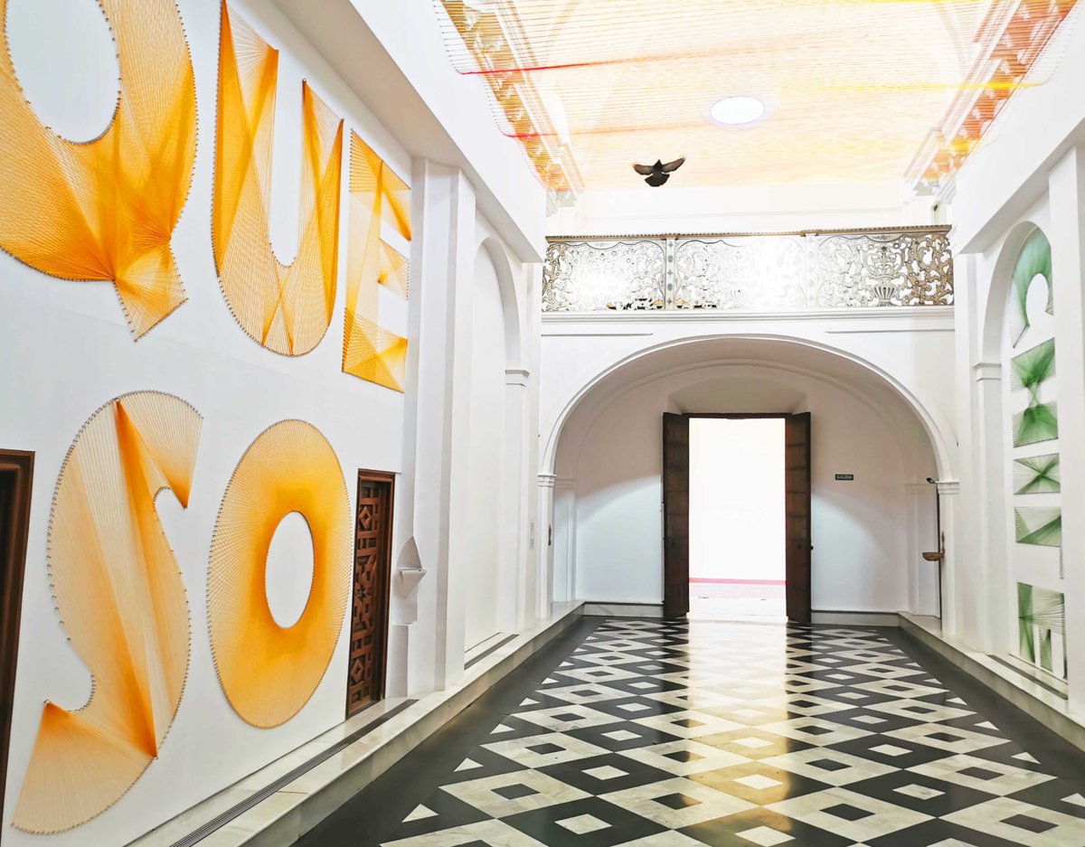 GalElviraGonzal's tweet photo. El @caac_sevilla acoge la exposición colectiva 'Textiles instalativos. Del medio al lugar', en la que se pueden ver obras de la artista estadunidense #PaeWhite.
Imagen: Vista de la exposición 'Textiles instalativos. Del medio al lugar' en el CAAC de #Sevilla. https://t.co/70wgwkjkqc