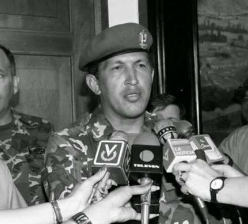 enqnosparecemos's tweet photo. 📡Hoy vuelve #EnQueNosParecemos
Arrancamos nuestro primer programa del año con una invitada de lujo: #StellaCalloni
Vamos a conversar sobre los 30 años del #4F de #HugoChavez y el inicio de la Venezuela Bolivariana.
A las 13hs por @RadioGrafica893
Con la conducción de @vivianelem https://t.co/V2LhcfIpA6