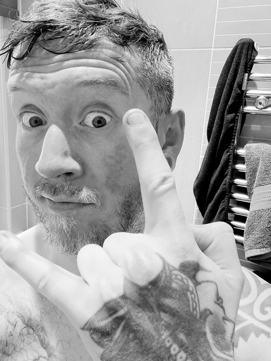 Visual_Kaoss's tweet photo. 5miler Saturday y’all not as fast as this weeks runs but time on my legs nonetheless. Run fuelled by my new current obsession Cold Night for Alligators https://t.co/6NWnx7StjW #coldnightforalligators #saxSolo https://t.co/Jem4muDO3b