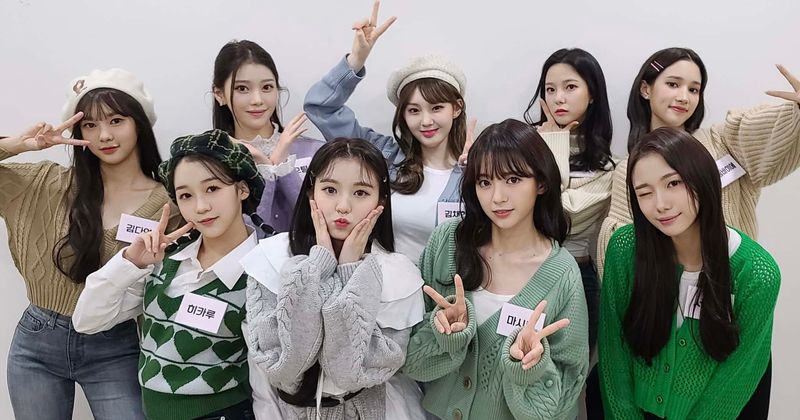 DwmEnt's tweet photo. Ga1axia will be attending Mel Net but sadly only as 5 due to issues with the other members but don't worry they will be back as 9 soon. Vote for Ga1axia https://t.co/uVUKloy8K1 https://t.co/rFJz8YT0JC
