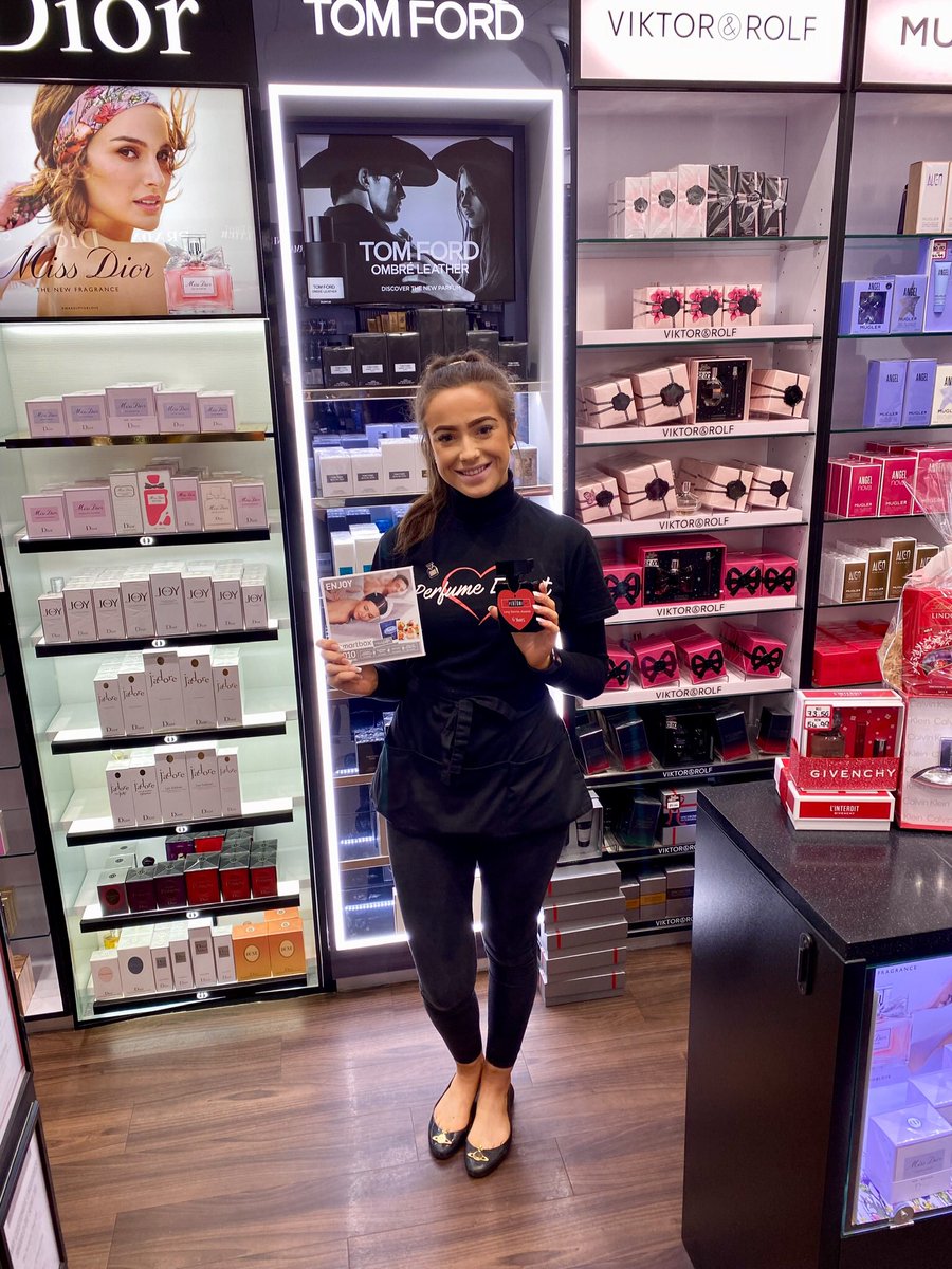 TPSMetro's tweet image. Our fantastic Team Leader Emma, achieving her 5 years of service award, Emma has worked her way up from starting as Christmas temp &amp;amp; was Deputy Manager along the way! Thank you for all your hard work Emma 🥳🎉 @gary_johnsonTPS @ArthurDavies4 @NatalieFrench5 @TPSPeople