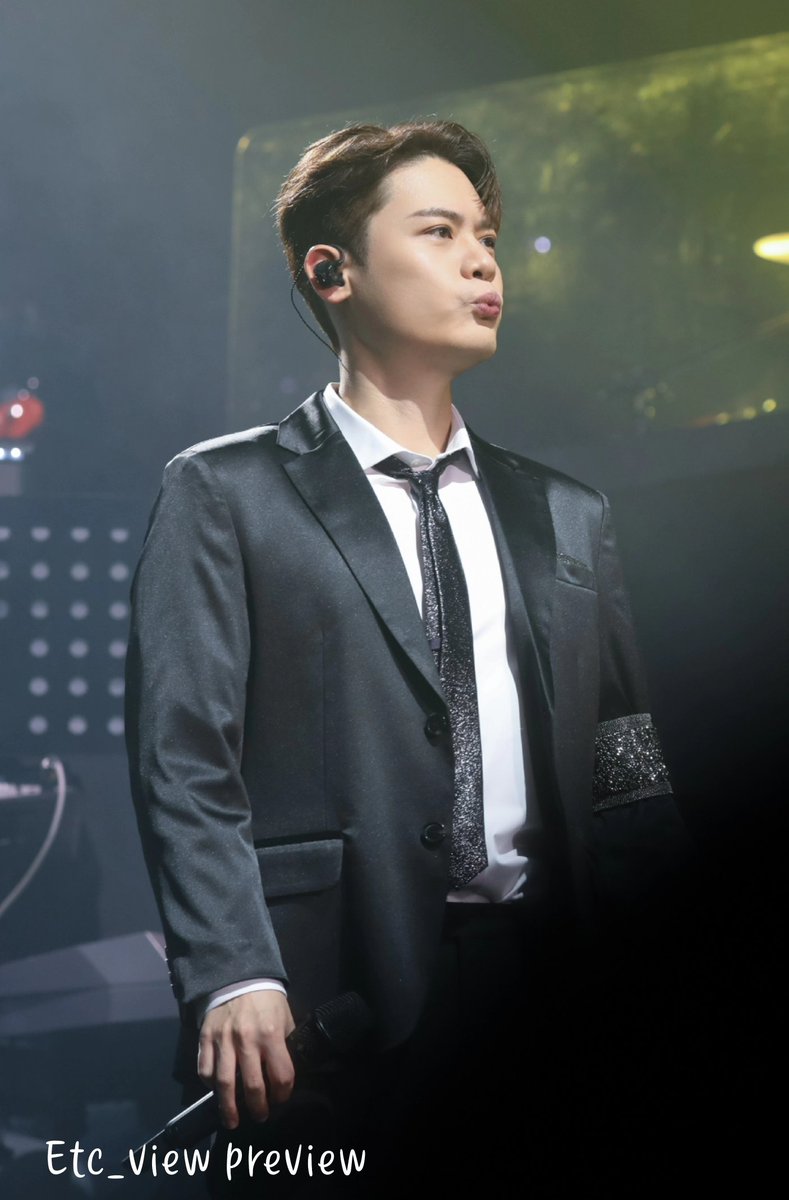 220205 라포엠 단독 콘서트 <ECLIPSE> 서울 프리뷰
#라포엠 #유채훈
잘생겼는데 귀엽기까지🥺✨