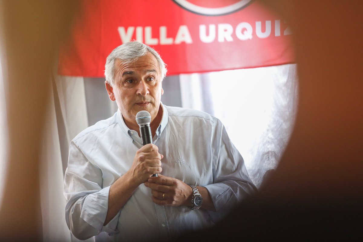 gustavovaldesok's tweet photo. Conferencia de prensa junto al presidente de la @UCRNacional, @GerardoMorales; @luisnaidenoff; @marioraulnegri; @carolinalosada; @ManesF; Manuel Tennen, @valeriapavonok y @julicarrazza en el marco del 10º campamento anual de la @JuventudRER en #VillaUrquiza, Entre Ríos 🇵🇱 https://t.co/ExM9U0zr6v