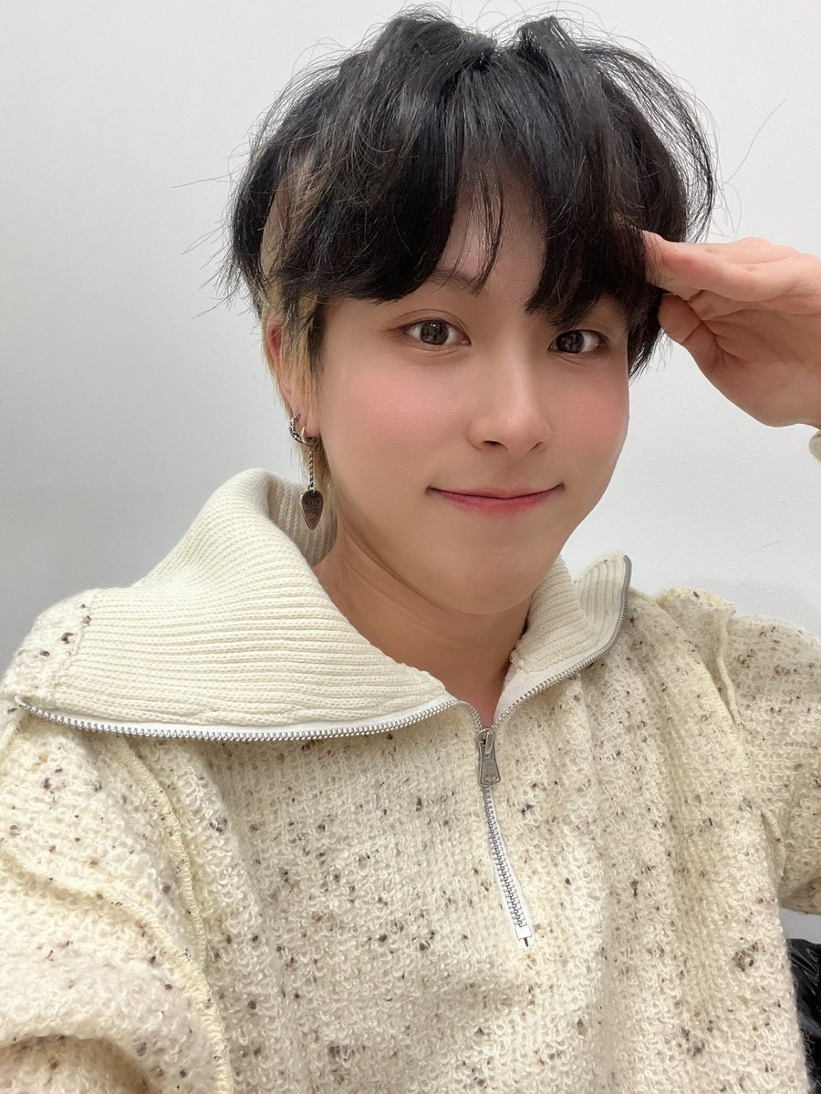 [#키아]  다 해주고 싶었는데 아쉽다ㅠㅠ🥺 그래도 재밌었어요 위브들 축하해 줘서 너무 고맙고 많이 사랑하고 좋아해😍💙