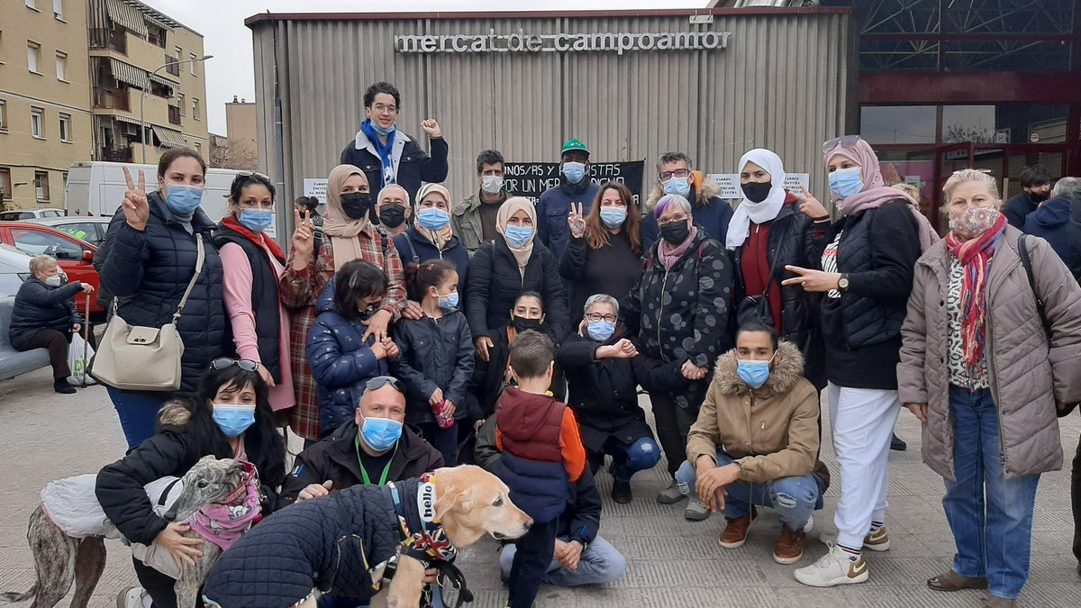 PAHC_Sabadell's tweet photo. Avui hem estat donant suport a @poblesudsbd i els #paradistes del Mercat de Campoamor.

Estem amb vosaltres companyes, no deixarem que us facin fora ✊🔥

#CapVeïnaForaDelBarri https://t.co/KhVDy2UNKq
