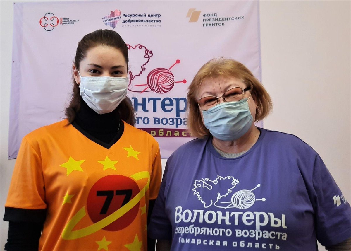 Волонтёры отряда "Звёзды",в рамках акции "Научи взрослого"  помогли представителям старшего поколения не только рассказывать о себе,но и создавать презентации,позволяющие раскрыть свою индивидуальность, поделиться впечатлениями о пережитых событиях.