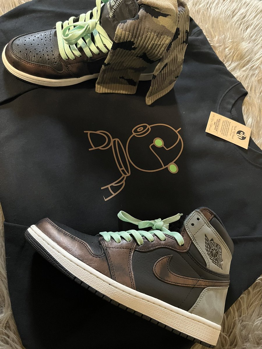 uncle_rjs's tweet photo. Bobby J and #thenocopbot #seeyoudifferent AJ1 Patina @nikestore @Nike @seeyoudifferent we see you! https://t.co/mgzwuSBmmw