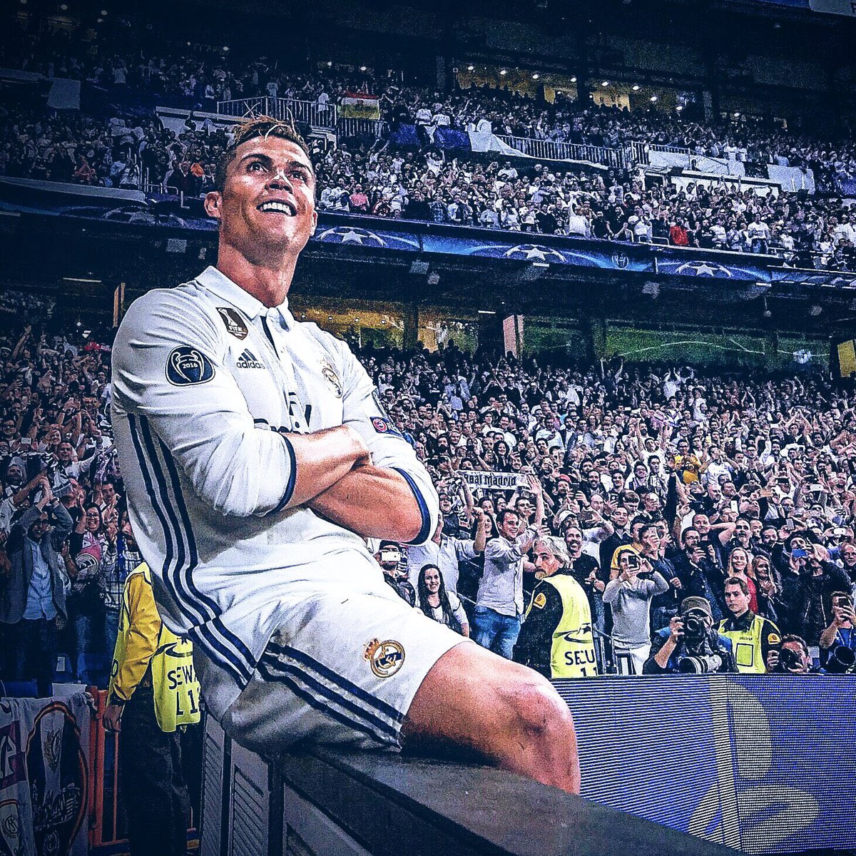 Cristiano Ronaldo está de cumpleaños.

¡FELICIDADES LEYENDA! ¡GRACIAS ETERNAS!