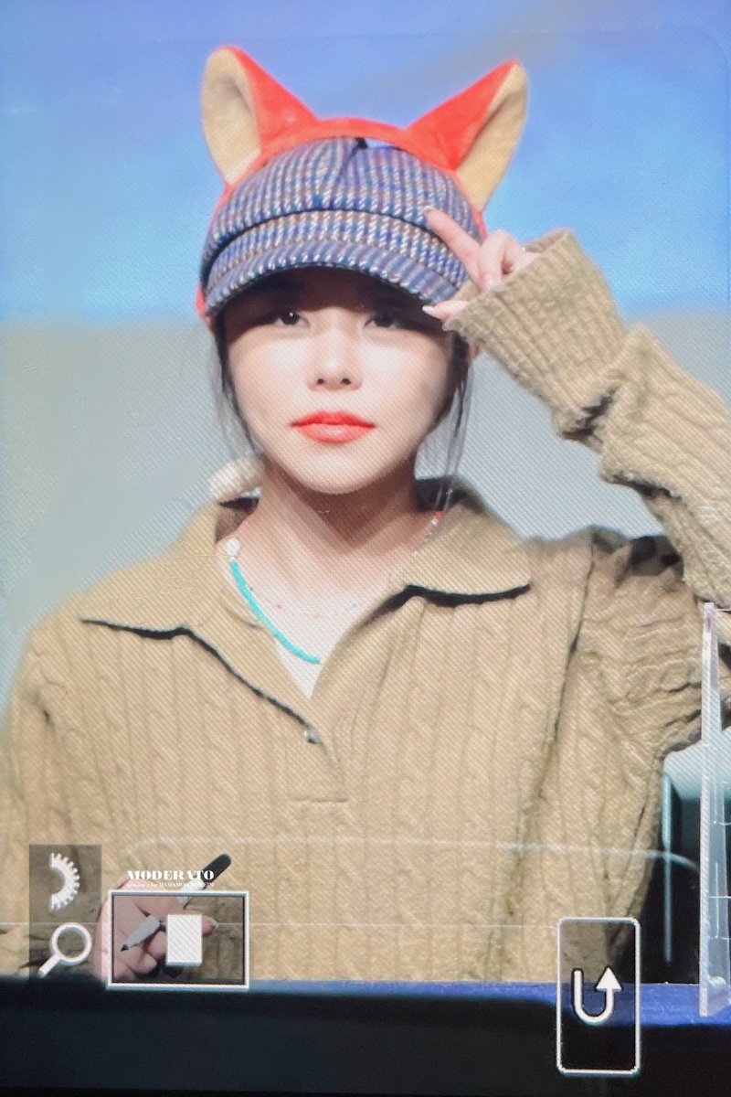 MODERATO_WI's tweet photo. 220205 
일지아트홀 프리뷰
#휘인 https://t.co/flqVEBS41p