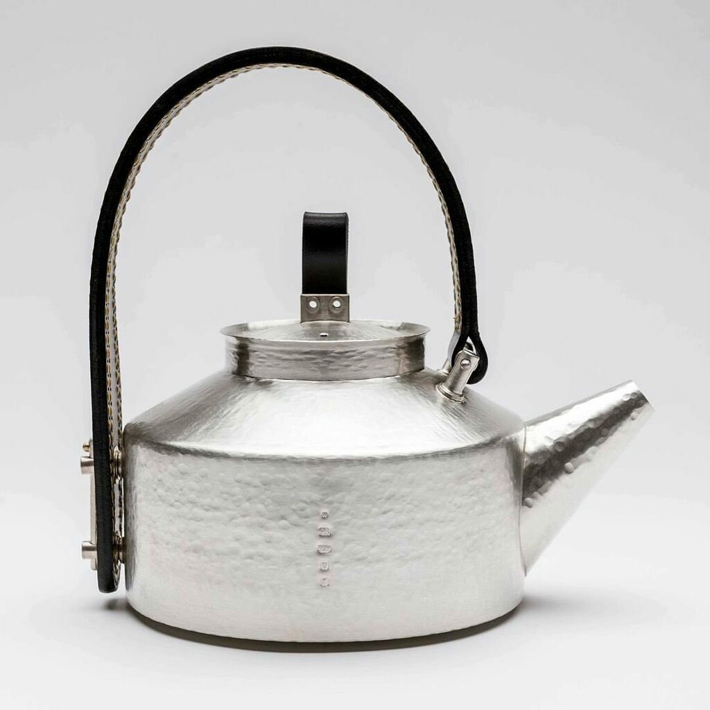 Are you an independent jeweller or silversmith who has less than six people at the bench? Do you know someone who meets this criteria? Apply before Monday 28 February for your chance to exhibit at the 40th anniversary of <a href="/goldsmithsfair/">Goldsmiths' Fair</a>.

To be considere… instagr.am/p/CZmGX1Ys_46/