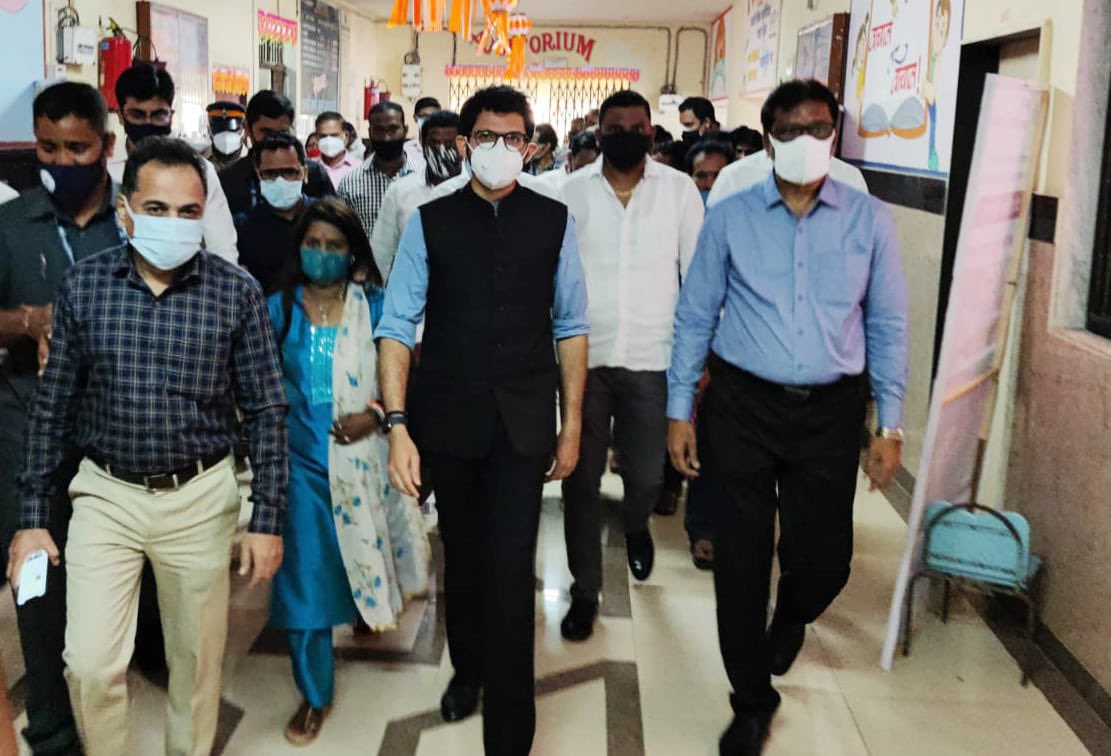 misunilshinde's tweet photo. рдирд╛рдорджрд╛рд░ @AUThackeray рдЬреА рдпрд╛рдВрдЪреНрдпрд╛ рд╕рдВрдХрд▓реНрдкрдиреЗрддреВрди рд╡рд┐рджреНрдпрд╛рд░реНрдереНрдпрд╛рдЪреНрдпрд╛ рд╕реБрдкреНрдд рдЧреБрдгрд╛рдВрдирд╛ рд╡рд╛рд╡ рджреЗрдд рддреНрдпрд╛рдВрдирд╛ рдЬрд╛рдЧрддрд┐рдХ рджрд░реНрдЬрд╛рдЪреЗ рд╢рд┐рдХреНрд╖рдг рджреЗрдгрд╛рд▒реНрдпрд╛ рд╢рд╛рд│рд╛ рдореБрдВрдмрдИрдд рдЙрднреНрдпрд╛ рд░рд╛рд╣рдд рдЕрд╕реВрди рд╡рд┐рджреНрдпрд╛рд░реНрдереНрдпрд╛рдВрдирд╛ рджрд░реНрдЬреЗрджрд╛рд░ рд╢рд┐рдХреНрд╖рдг рдорд┐рд│рдгреНрдпрд╛рд╕рд╛рдареА @mybmc рдХрдбреВрди рд╣реЛрдд рдЕрд╕рд▓реЗрд▓реА рдХрд╛рдо рдкреНрд░рд╕рдВрд╢рдиреАрдп рдЖрд╣реЗрдд.
#BMCEducation #PudheChalaMumbai https://t.co/lLU7HE2ydN