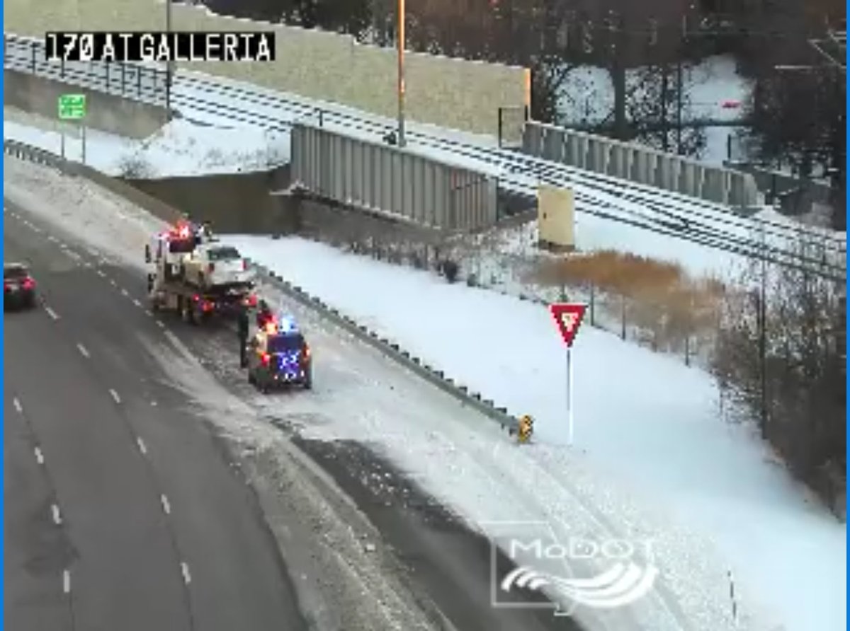 susan6768's tweet photo. The roads are much-improved, but beware the icy patches that remain! #stlroads https://t.co/LQ5xSVXvdY