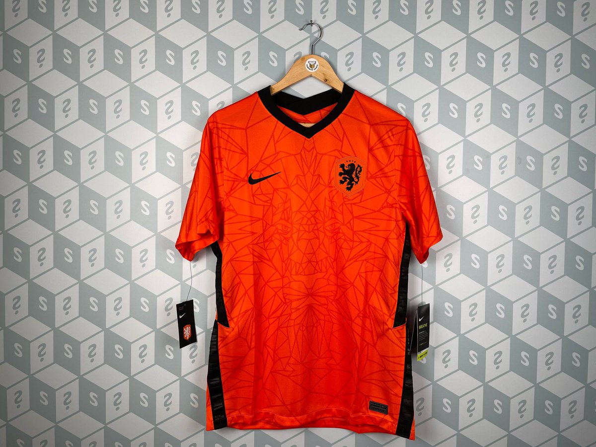 COMPETITION TIME 💥

If Wout Wegorst STARTS for Burnley against Watford tonight, we'll giveaway a surpriseshirts.co.uk Mystery Box! 🇳🇱

👇 How to enter
♻️ Retweet
✅ Follow us &amp; <a href="/SurpriseShirts/">Surprise Shirts</a>
 
That's it! Good luck 🍀 

#UTC #twitterclarets #BURWAT