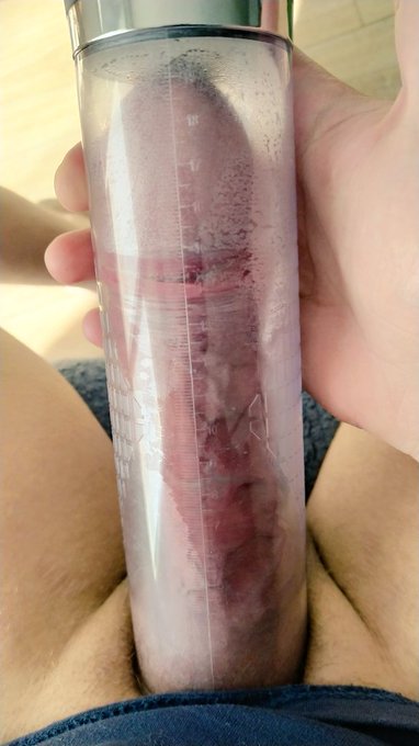 Shit, the tube is already too small ? #bigdickprolems #Bigdickalert #penispump #Pumping https://t.co