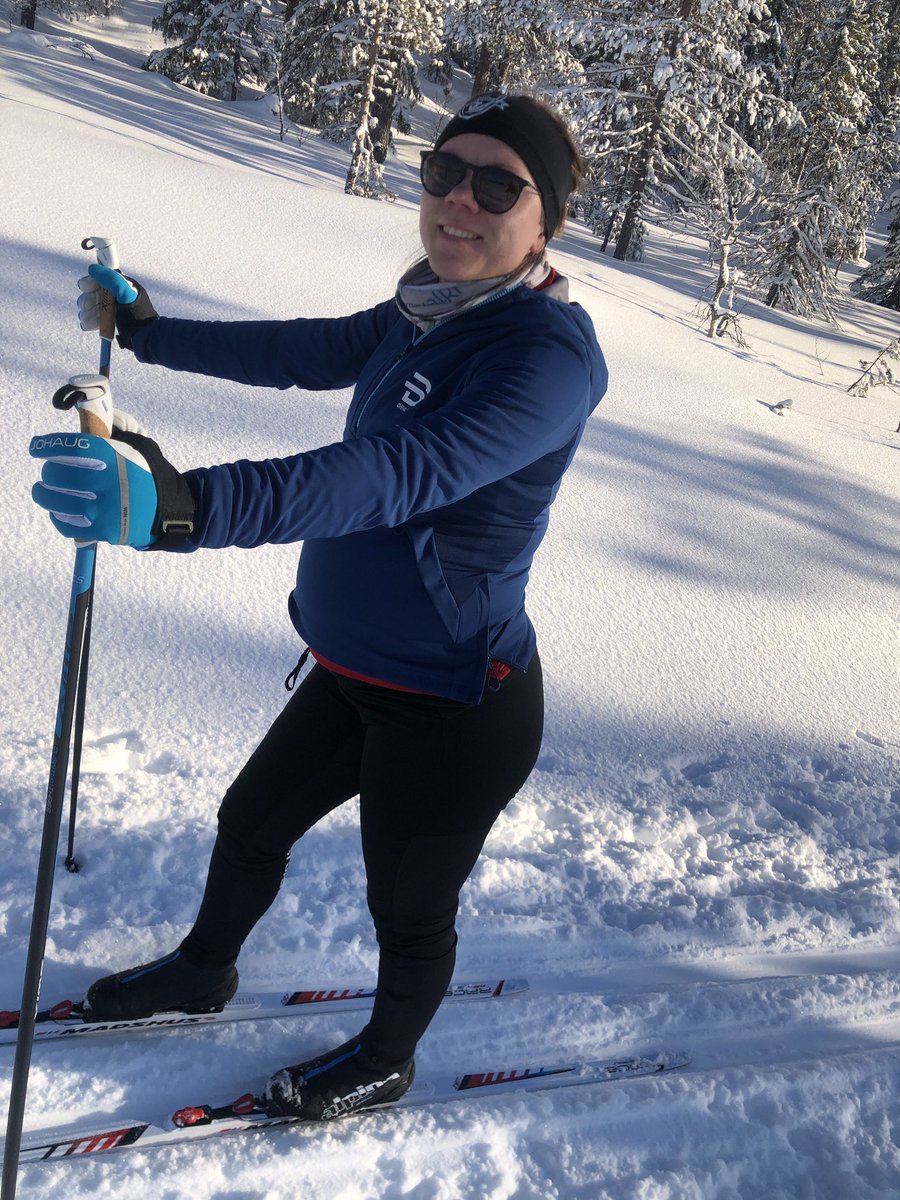 mmarkusring's tweet photo. @amandhasjoberg hade inte haft några som helst bekymmer med o hänga på Johaug idag. #guld https://t.co/LAAWiteM5V