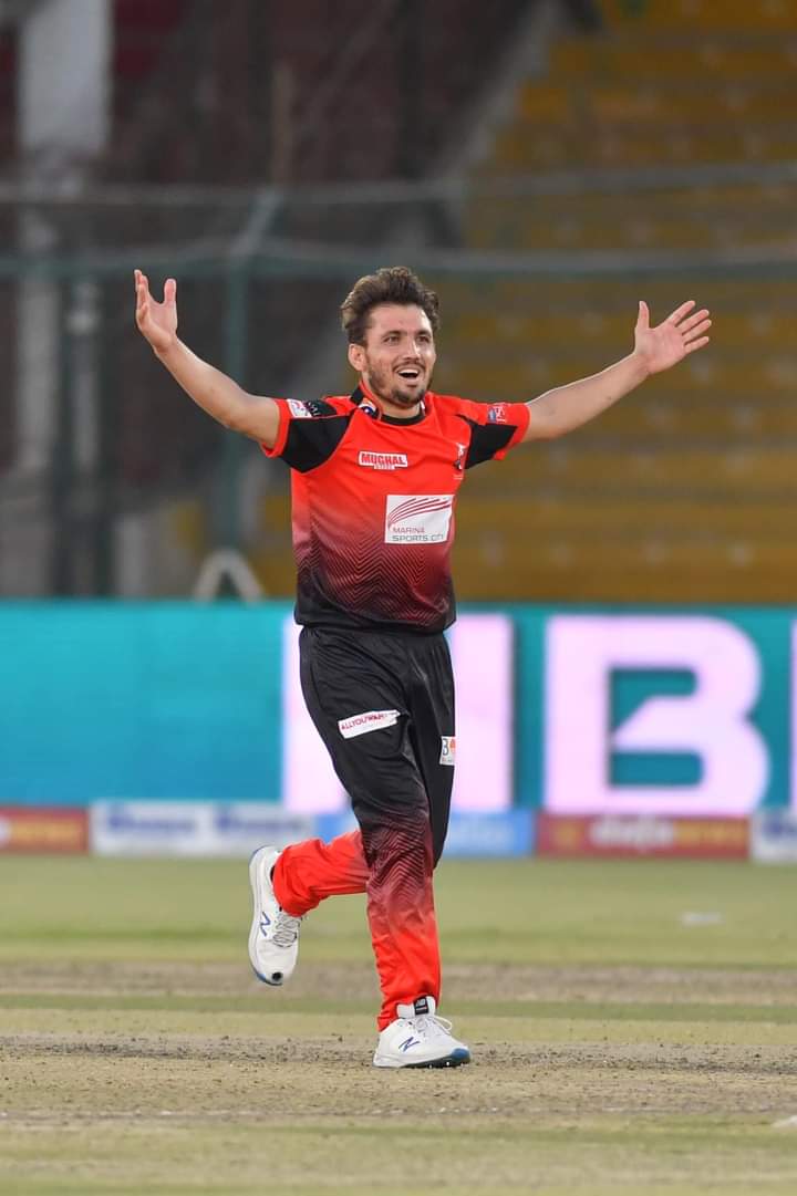 joun313's tweet photo. Zaman: Shaheen nay kaha enjoy aur enjoy kartay kartay last over nikal gya.

 #LQvIU #PSL7 #LevelHa https://t.co/TubaH5evXb