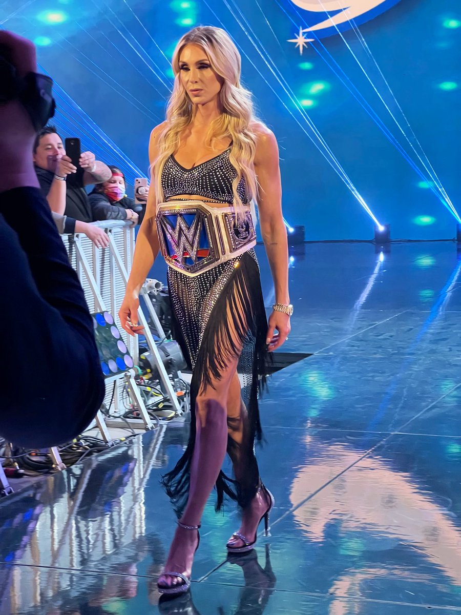 MsCharlotteWWE's tweet photo. my baby is so shiny 👸🏼 https://t.co/oesxZVXvr1