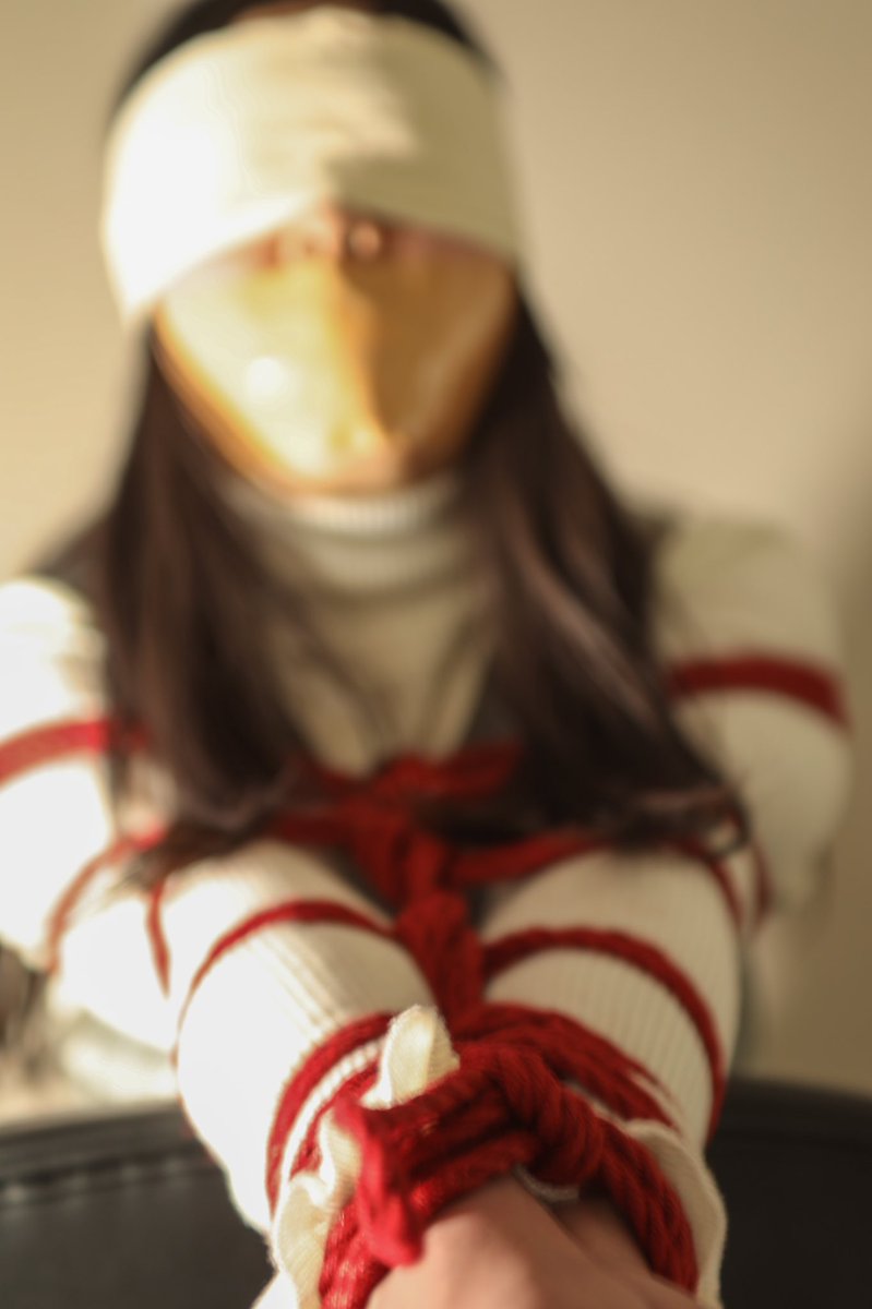 テープからうっすら見える詰め物が好きです

椅子緊縛

上手いことポージングできるようにするのとか、体重移動を考えたりとか
なかなか難しかった、、、

次はもう少し全体が、映るように撮りたい、、、

さらなる成長をしたい！！！

モデルさま ＠ichigo_spa さま
ありがとうございました^_^
＃緊縛