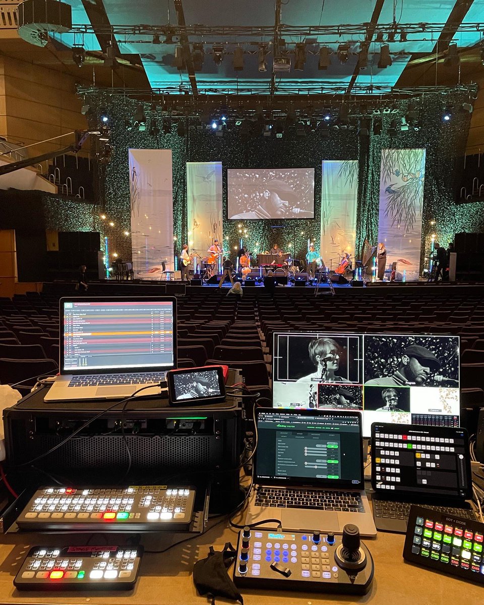 dotanddiode's tweet photo. We have just returned from a fabulous week on the road with @lwspellsongs &amp; @JackieMorrisArt looking after all of the live visuals, mixing graphics &amp; live shots of the band and Jackie’s live art. What an honour 🙌🖤🎥🦦🎼 https://t.co/qq3Hp0YfL4