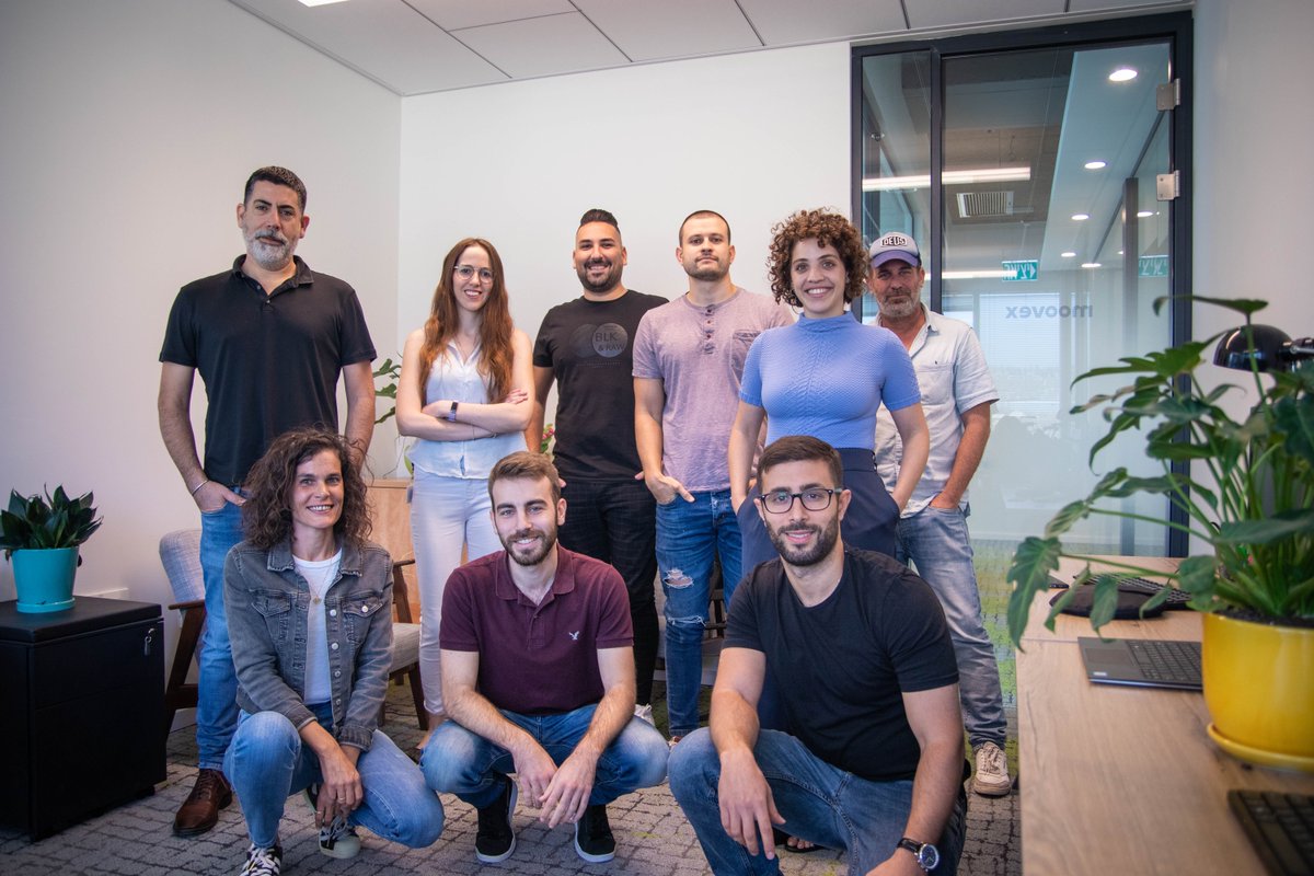 Moovex_ai's tweet image. Our 𝗳𝗼𝗿𝘄𝗮𝗿𝗱-𝘁𝗵𝗶𝗻𝗸𝗶𝗻𝗴 𝗮𝗻𝗱 𝗲𝘅𝗽𝗲𝗿𝗶𝗲𝗻𝗰𝗲𝗱 team can work together with you to drive your fleet to peak performance. 📈
Find out more on our website. ⤵️ 
🖥 moovex.ai
Photo Credit to Bar Gutharts.
#Moovex #StreamYourFleet