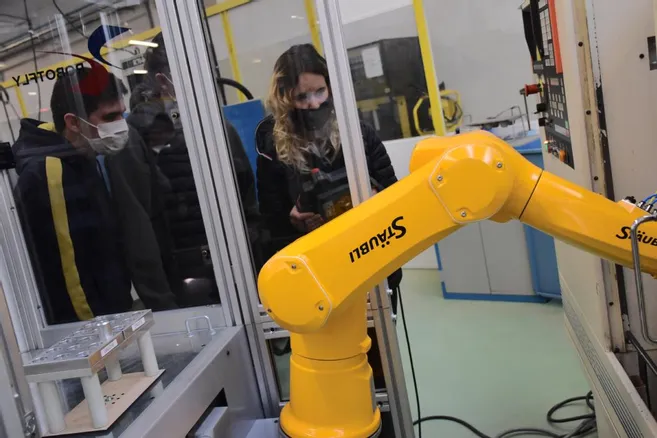 lamontagne_fr's tweet photo. L'avenir de la robotique passe par le lycée Jean-Zay, à Thiers (#PuydeDôme)
➡https://t.co/HhQUX2KmX7 https://t.co/gpja2tPhJw