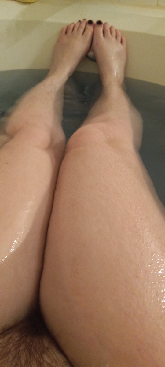 teemiechan's tweet photo. legs https://t.co/QhiiDtehvK