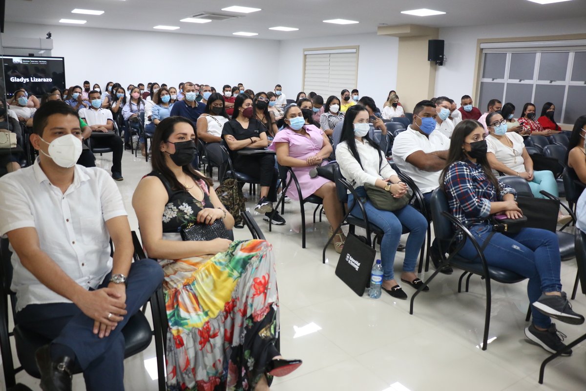 UDES_Valledupar's tweet photo. #UDESValledupar l La Universidad de Santander recibió a los futuros especialistas, más de 100 profesionales escogieron al alma mater para realizar sus estudios posgraduales #UDESigueFormando https://t.co/2r50zuoZXF
