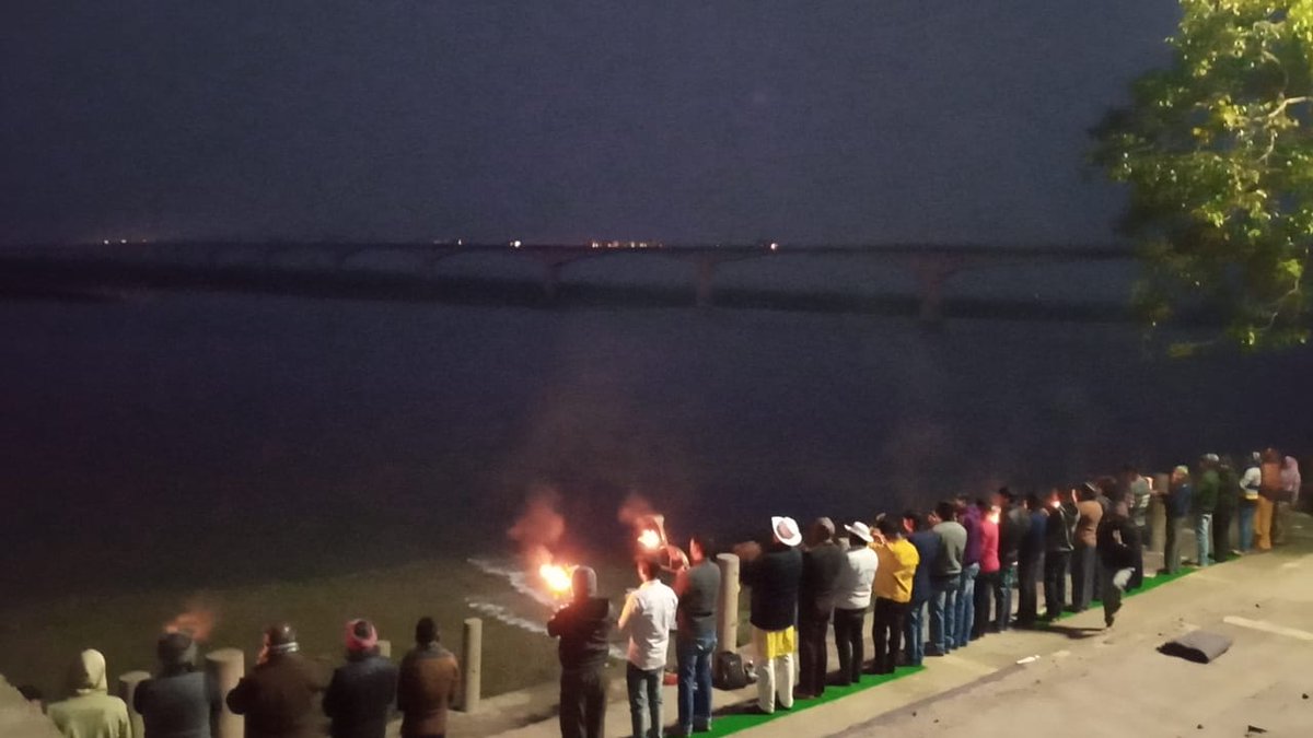 gangajata's tweet image. नमामिगंगे राष्ट्रीय स्वच्छ गंगा मिशन आजादी का अमृत महोत्सव में शांति व्यवस्था @DMbhagalpur और सफाई @bgp_bmc तथा गंगाऋषिकृषिके सदस्य गण बरारी सीढ़ि घाटपर स्वच्छता सर्वेक्षण के बाद हर दिन के तरह श्रीगंगामहाआरती आयोजित किऐ,आयोजक:-पेक ग्लोबल और बालाजी एग्रो,आईऐ स्वच्छता जागरुकता करें