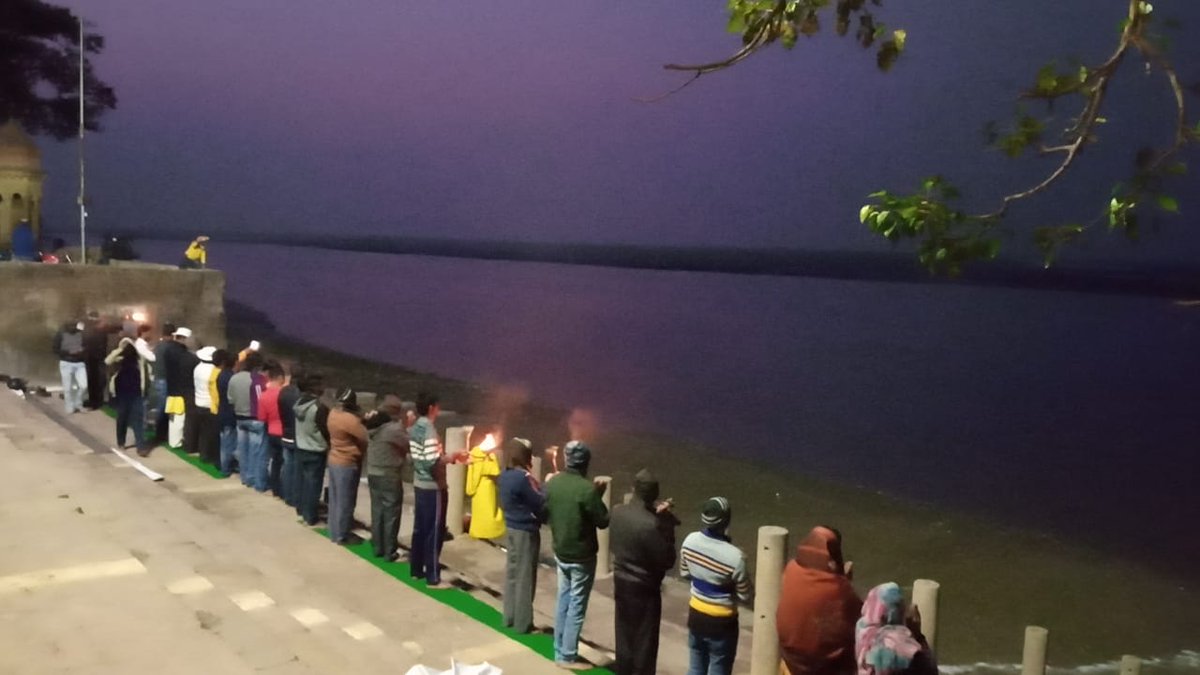 gangajata's tweet image. नमामिगंगे राष्ट्रीय स्वच्छ गंगा मिशन आजादी का अमृत महोत्सव में शांति व्यवस्था @DMbhagalpur और सफाई @bgp_bmc तथा गंगाऋषिकृषिके सदस्य गण बरारी सीढ़ि घाटपर स्वच्छता सर्वेक्षण के बाद हर दिन के तरह श्रीगंगामहाआरती आयोजित किऐ,आयोजक:-पेक ग्लोबल और बालाजी एग्रो,आईऐ स्वच्छता जागरुकता करें