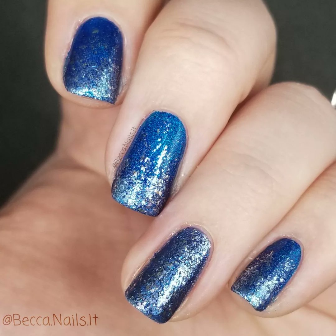 BeccaNailsIt's tweet photo. @/annies.manis and @/gem.nailart hosted a collab to celebrate @holotaco's 10 least loved polishes!

I wanted to really give the least selling polish the spotlight. I have an accent nail of just "Cold Shoulder" in all it's glory. Then I did some frosted tips over "Blue Freezie." https://t.co/f6gqPosPxl