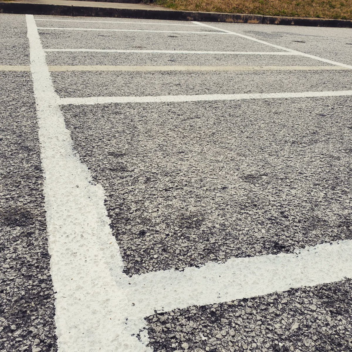 BurdellHunt's tweet photo. Thank you to our maintenance for giving Burdell-Hunt an upgrade this week! #newsign #freshpaint #crosswalk https://t.co/w3DTjD7aLs