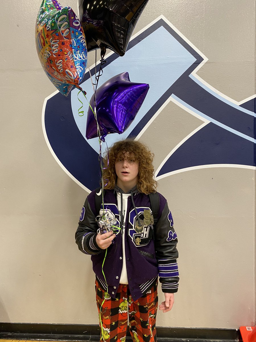 Mr_Jones_Math's tweet image. After day one, 2 in semifinals, 4 on the backside, 3 out. Huge congrats to Maddie on celebrating her 100th career win!!! Let’s go day 2!!!