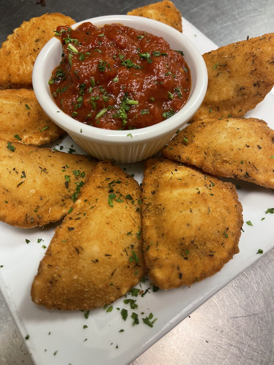 NEW ITEM ALERT 🚨 🤤 

Fried Cheese Ravioli for $9.00