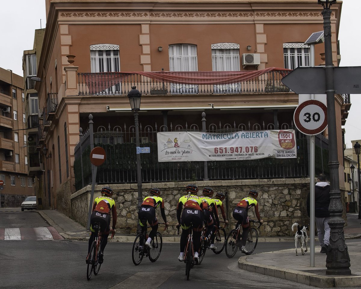 Route recon this morning ahead of @VueltaCVFeminas tomorrow 📸 @BobMacGregor4