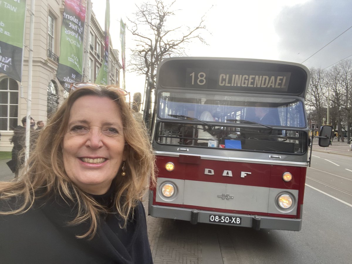 3 jaar geleden kwam ik naar Den Haag. Vandaag op stap met ‘mijn bus 18’ naar mijn oude wijk voor een nieuw avontuur als plek 24 kandidaat gemeenteraadsverkiezingen #haagsevvd