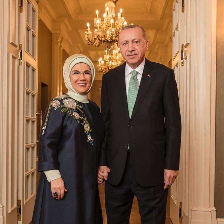 Metin YILANCI (@metinyilanci) on Twitter photo Covit-19 test sonuçları pozitif çıkan Cumhurbaşkanımız, Sayın <a href="/RTErdogan/">Recep Tayyip Erdoğan</a> ve kıymetli eşi Sayın <a href="/EmineErdogan/">Emine Erdoğan</a> hanımefendiye Rabbim'den acil şifalar diliyorum.
Bu ümmetim Duaları sizlerle... Covit-19 test sonuçları pozitif çıkan Cumhurbaşkanımız, Sayın <a href="/RTErdogan/">Recep Tayyip Erdoğan</a> ve kıymetli eşi Sayın <a href="/EmineErdogan/">Emine Erdoğan</a> hanımefendiye Rabbim'den acil şifalar diliyorum.
Bu ümmetim Duaları sizlerle...