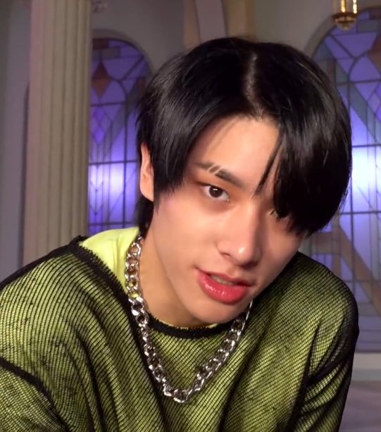 1115things's tweet photo. black hair + eyebrow slit = i’m gone https://t.co/2Ma7umouFV